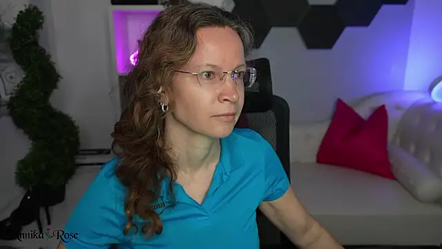 AnnikaRose online show from February 12, 2026, 6:41 am