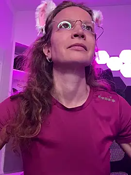 AnnikaRose online show from April 3, 2026, 7:28 am