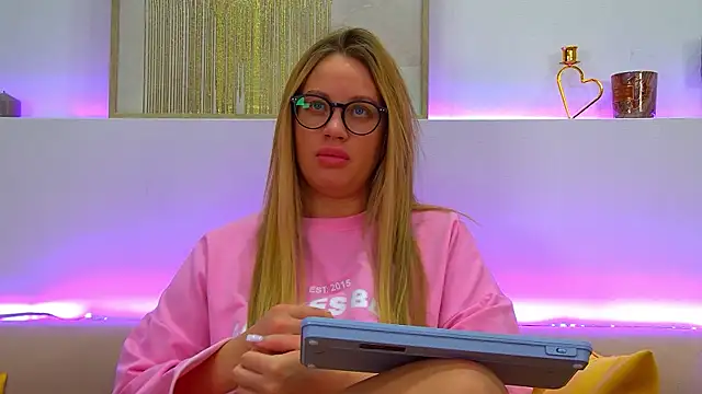 MariaNeumann online show from February 10, 2025, 4:41 am