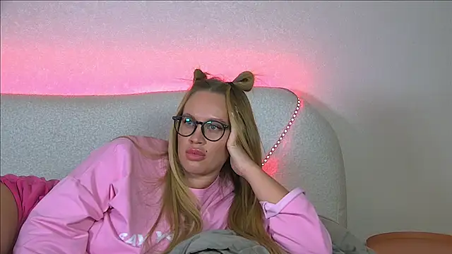 MariaNeumann online show from February 26, 2025, 10:15 am