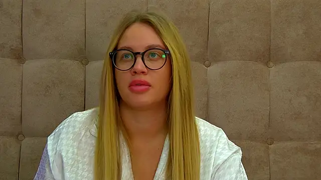 MariaNeumann online show from March 6, 2025, 4:28 pm