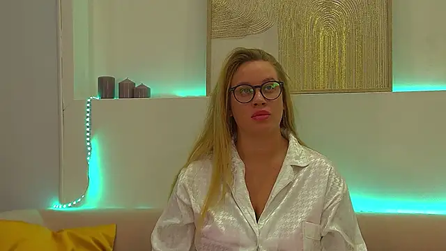 MariaNeumann online show from March 9, 2025, 6:32 pm