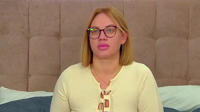 MariaNeumann online show from September 18, 2025, 6:37 am