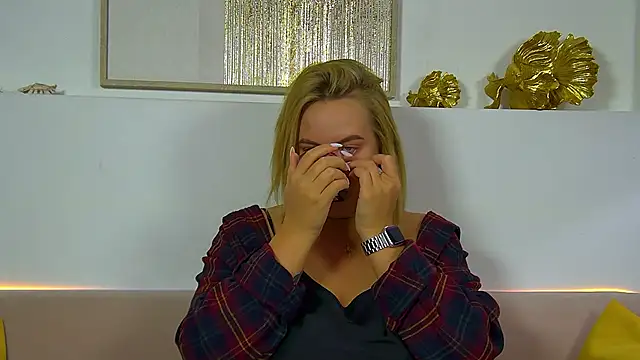 Snapshot of MariaNeumann chatting on November 21, 2025, 6:39 pm MariaNeumann online show from November 21, 2025, 6:39 pm