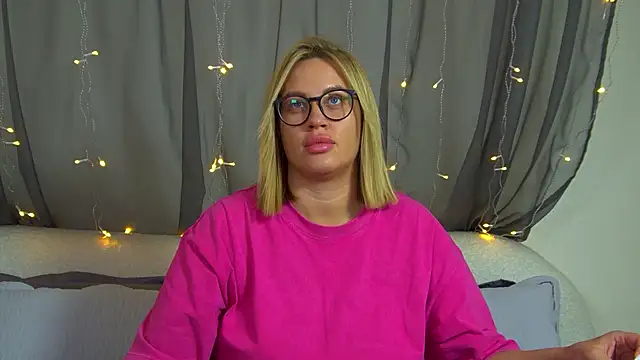 Snapshot of MariaNeumann chatting on November 23, 2025, 6:30 pm MariaNeumann online show from November 23, 2025, 6:30 pm