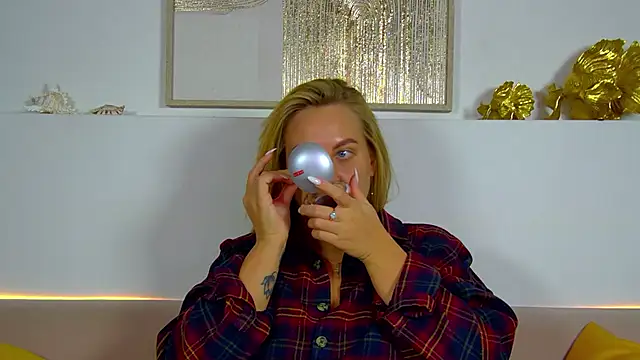 Snapshot of MariaNeumann chatting on November 28, 2025, 6:27 am MariaNeumann online show from November 28, 2025, 6:27 am