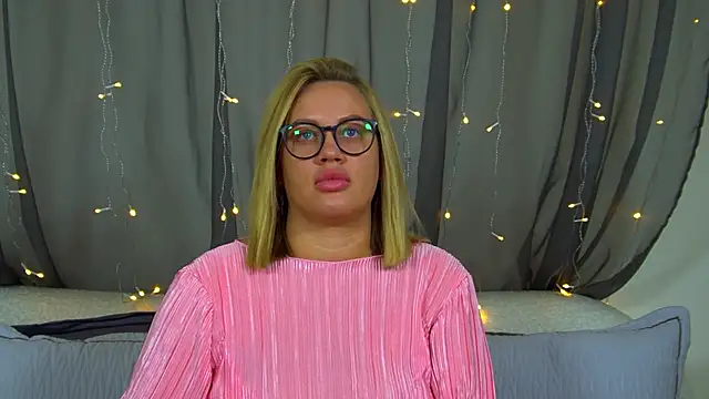 Snapshot of MariaNeumann chatting on November 30, 2025, 6:23 pm MariaNeumann online show from November 30, 2025, 6:23 pm