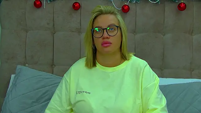 Snapshot of MariaNeumann chatting on December 18, 2025, 6:19 am MariaNeumann online show from December 18, 2025, 6:19 am