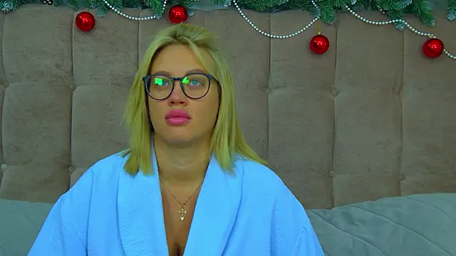 Snapshot of MariaNeumann chatting on December 19, 2025, 6:20 am MariaNeumann online show from December 19, 2025, 6:20 am