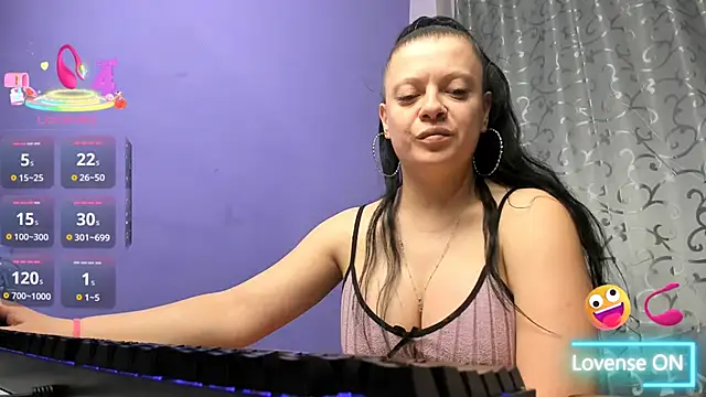 Snapshot of AdriannaLily chatting on May 8, 2026, 4:34 pm AdriannaLily online show from May 8, 2026, 4:34 pm