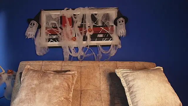 liccy hall online show from October 30, 2025, 11:44 am