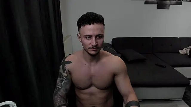 Snapshot of Richarddarell1 chatting on February 3, 2025, 5:51 am Richarddarell1 online show from February 3, 2025, 5:51 am