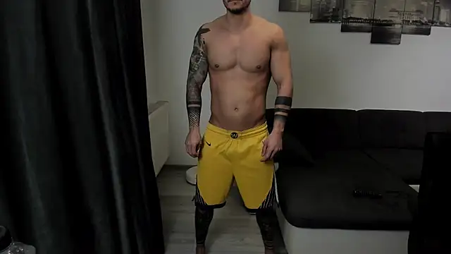 Snapshot of Richarddarell1 chatting on November 11, 2025, 5:07 am Richarddarell1 online show from November 11, 2025, 5:07 am