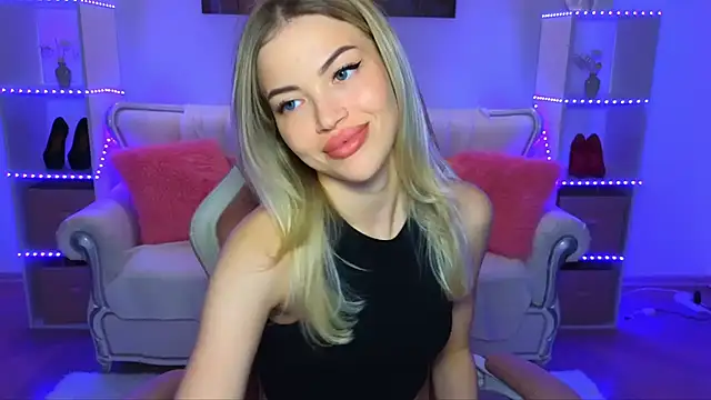 EmmyMills online show from October 23, 2025, 9:24 pm