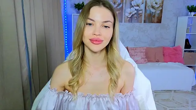 EmmyMills online show from March 25, 2026, 9:32 pm