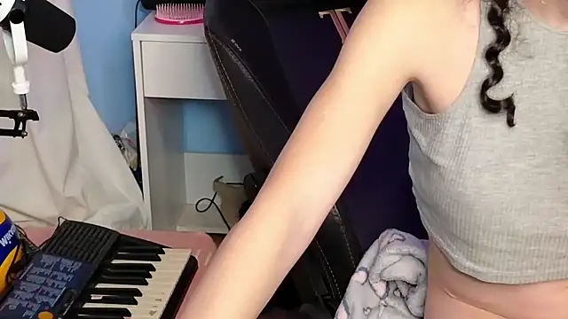 MemiKouki online show from November 27, 2025, 5:04 pm