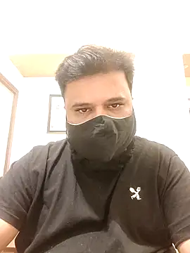 Hunk-Hand6 online show from December 18, 2025, 8:48 pm