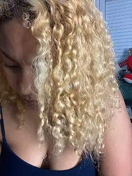 MaryAlbuquerque online show from November 17, 2025, 10:15 pm