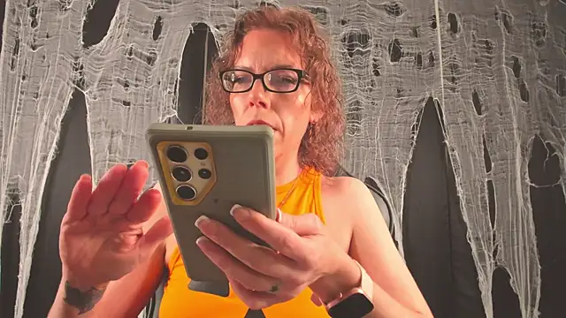 Snapshot of SaraDesirexo chatting on October 28, 2025, 12:19 pm SaraDesirexo online show from October 28, 2025, 12:19 pm