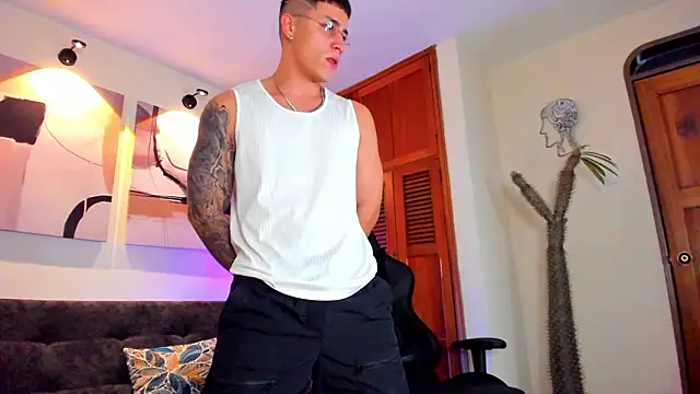 Snapshot of _joansoto chatting on February 4, 2026, 12:44 pm joansoto online show from February 4, 2026, 12:44 pm