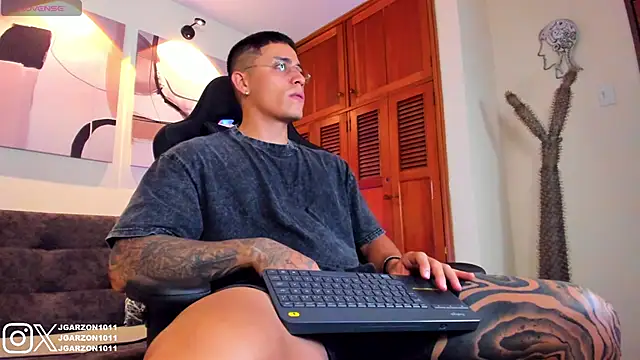 Snapshot of _joansoto chatting on February 19, 2026, 12:56 pm joansoto online show from February 19, 2026, 12:56 pm