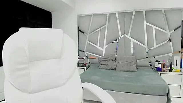 Catherinee69 x online show from February 14, 2025, 2:18 am