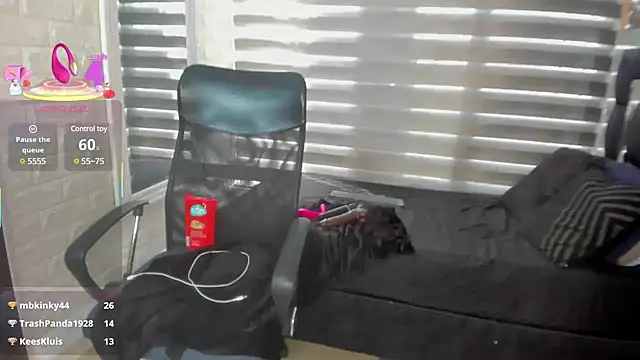 Snapshot of charlotte__G chatting on March 11, 2025, 12:28 pm charlotte G online show from March 11, 2025, 12:28 pm