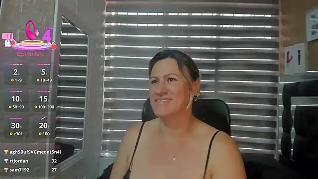 Snapshot of charlotte__G chatting on March 19, 2025, 5:28 pm charlotte G online show from March 19, 2025, 5:28 pm