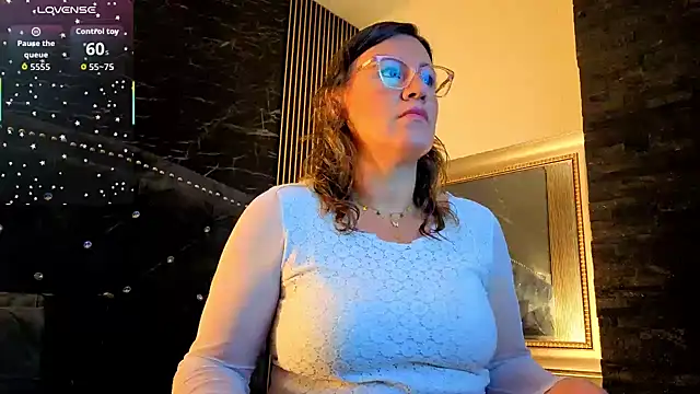 Snapshot of charlotte__G chatting on November 16, 2025, 12:11 pm charlotte G online show from November 16, 2025, 12:11 pm