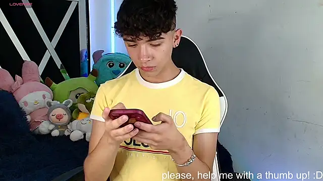 Snapshot of Niico_Cruz chatting on January 15, 2025, 5:40 am Niico Cruz online show from January 15, 2025, 5:40 am