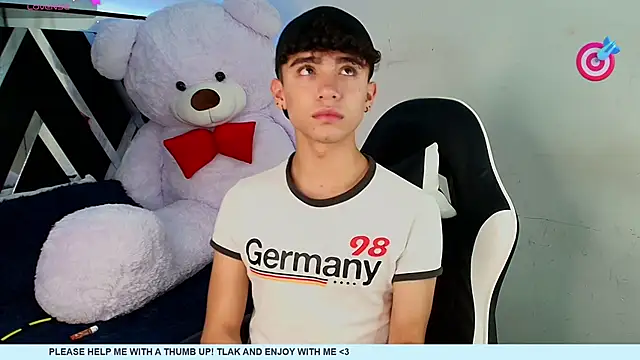 Snapshot of Niico_Cruz chatting on February 19, 2025, 7:39 am Niico Cruz online show from February 19, 2025, 7:39 am