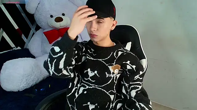 Snapshot of Niico_Cruz chatting on February 20, 2025, 3:45 am Niico Cruz online show from February 20, 2025, 3:45 am