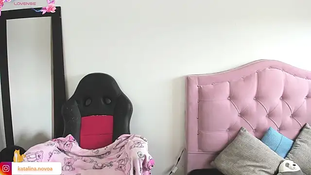 Katalina novoa online show from January 29, 2025, 9:07 pm