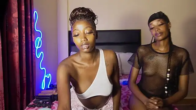 Snapshot of _Watuluv_ chatting on March 15, 2026, 5:24 am Watuluv online show from March 15, 2026, 5:24 am