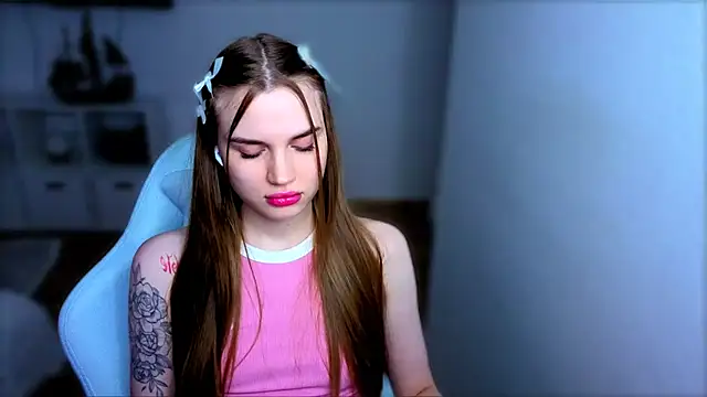 StellaLawless online show from November 7, 2025, 8:42 pm