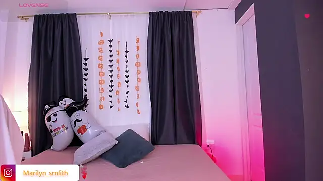 Snapshot of MarilynSmIith chatting on October 12, 2025, 12:37 pm MarilynSmIith online show from October 12, 2025, 12:37 pm