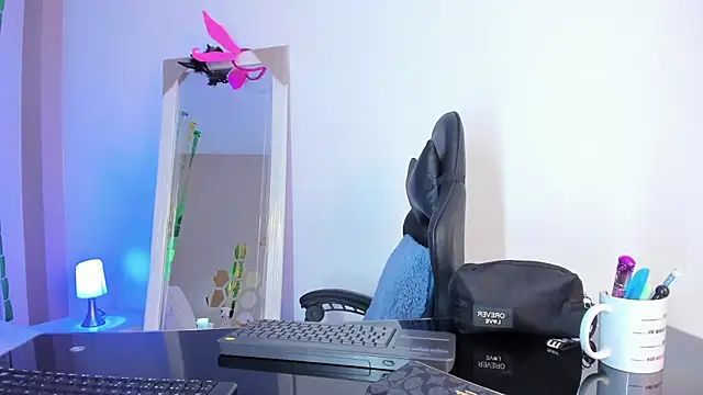 MarilynSmIith online show from March 7, 2026, 11:40 am