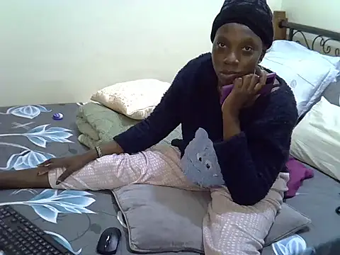 Snapshot of Sweet_Bear chatting on April 28, 2026, 5:29 pm Sweet Bear online show from April 28, 2026, 5:29 pm