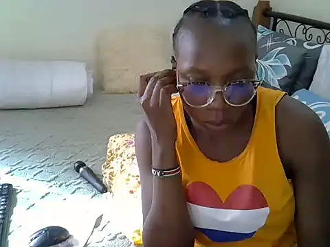 Snapshot of Sweet_Bear chatting on May 31, 2026, 1:18 pm Sweet Bear online show from May 31, 2026, 1:18 pm