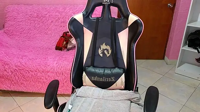 keity moon online show from April 7, 2026, 2:17 pm