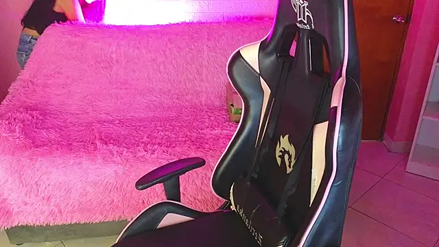 keity moon online show from April 18, 2026, 1:59 pm