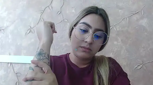 Miabonnett  online show from January 28, 2025, 4:52 pm