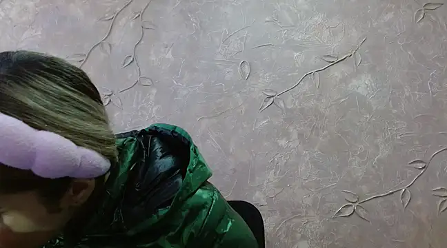 Miabonnett  online show from February 22, 2025, 12:08 pm