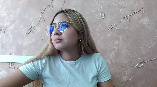 Miabonnett  online show from February 27, 2025, 3:05 pm