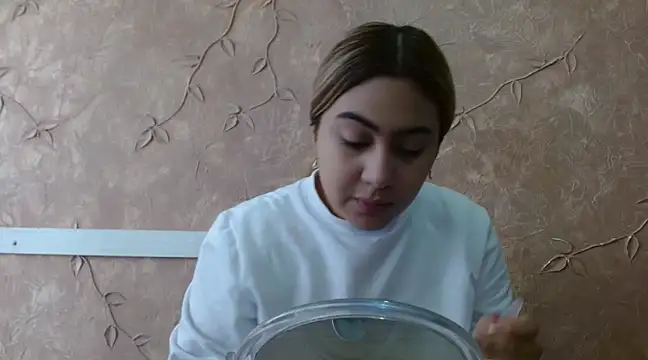 Miabonnett  online show from March 3, 2025, 12:05 pm