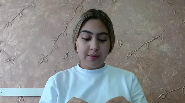 Miabonnett  online show from March 8, 2025, 1:03 pm