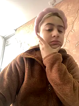 Miabonnett  online show from October 21, 2025, 12:06 pm