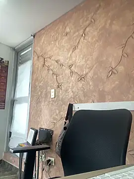 Miabonnett  online show from December 16, 2025, 12:10 pm