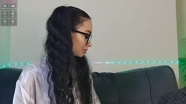 Snapshot of OnlyXandra chatting on January 11, 2025, 8:33 am OnlyXandra online show from January 11, 2025, 8:33 am