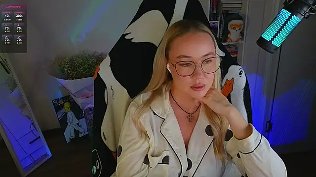 Emili1- online show from September 9, 2025, 11:04 pm